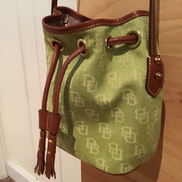 9”x8”x4” Handbags - DOONEY & BOURKE VINTAGE BUCKET BAG